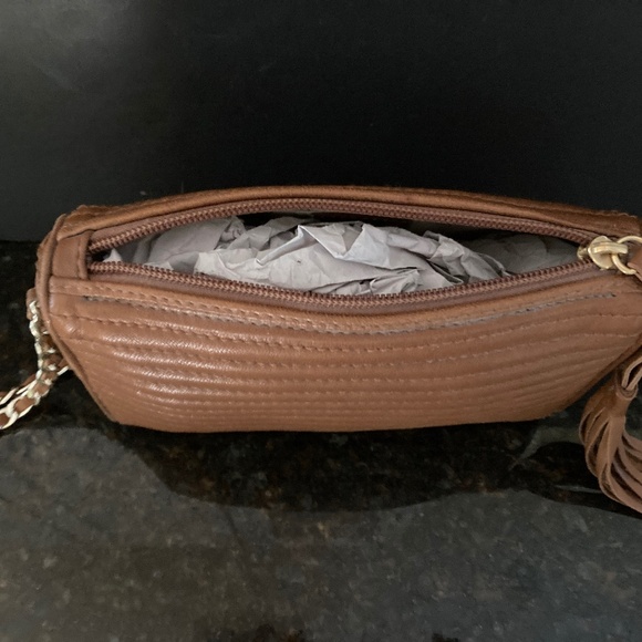 Nordstrom Genuine Leather Caramel Crossbody Bag/Gold Tone Woven Chain/NEW! - Picture 3 of 9